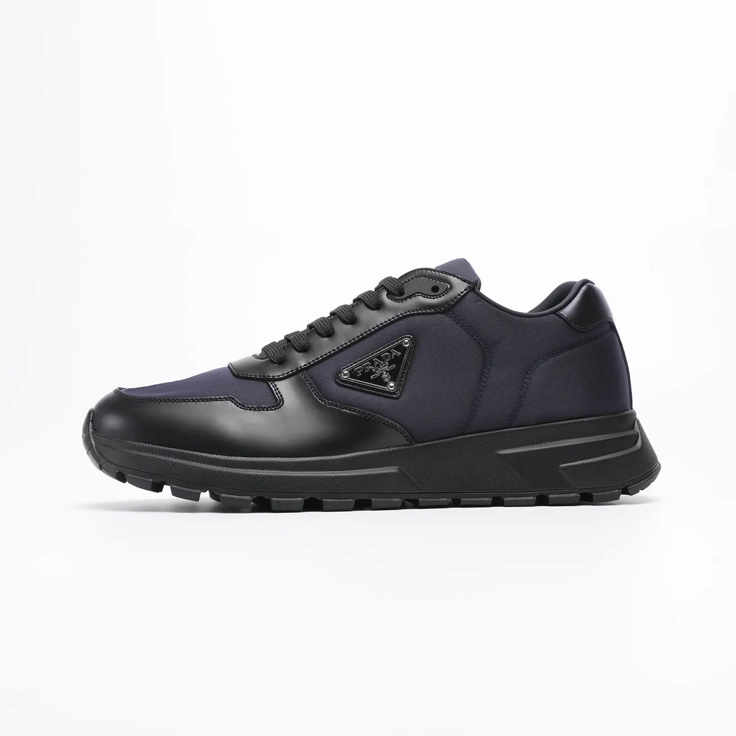 Batch 580 [PRADA] Men's shoes are popular in the counter, official website synchronization, high-quality shipments. Fabric: original cowhide with snakeskin. Lining: cowhide feet + cowhide lining. Outsole: original TPU + foam. Size: 38-46